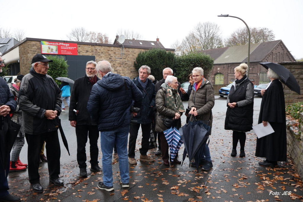 Gedenkfeier vom Heimatverein Bodelschwingh und Westerfilde e.V. am Volkstrauertag 2025 am Mahnmal in Dortmund-Bodelschwingh
