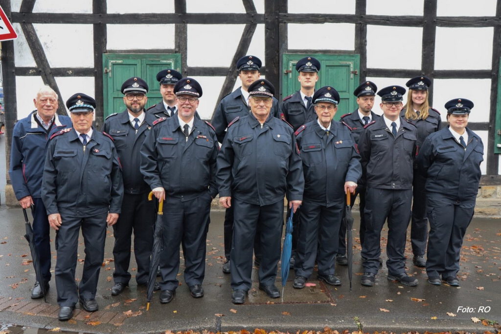 Gedenkfeier vom Heimatverein Bodelschwingh und Westerfilde e.V. am Volkstrauertag 2025 am Mahnmal in Dortmund-Bodelschwingh