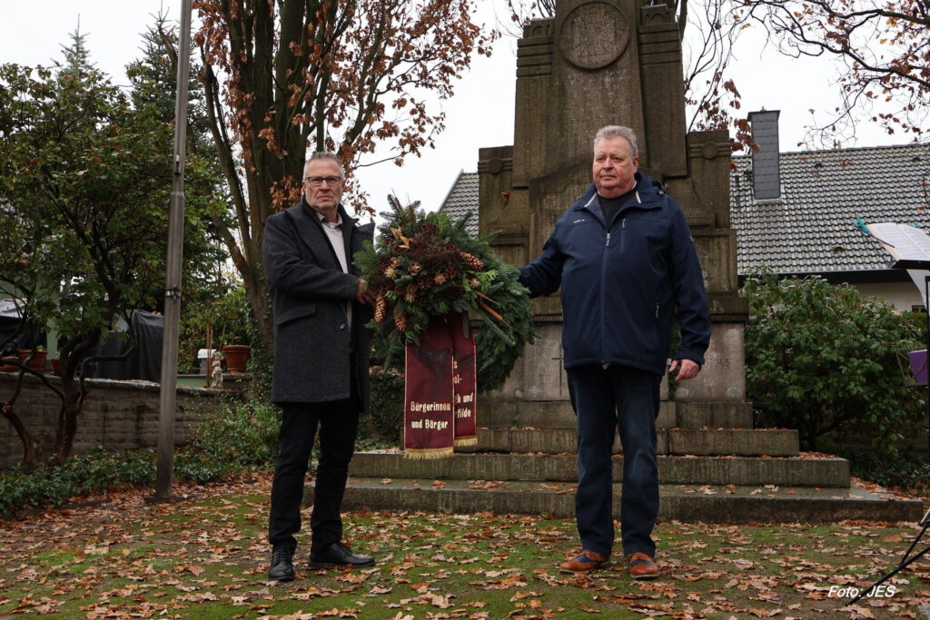 Gedenkfeier vom Heimatverein Bodelschwingh und Westerfilde e.V. am Volkstrauertag 2025 am Mahnmal in Dortmund-Bodelschwingh