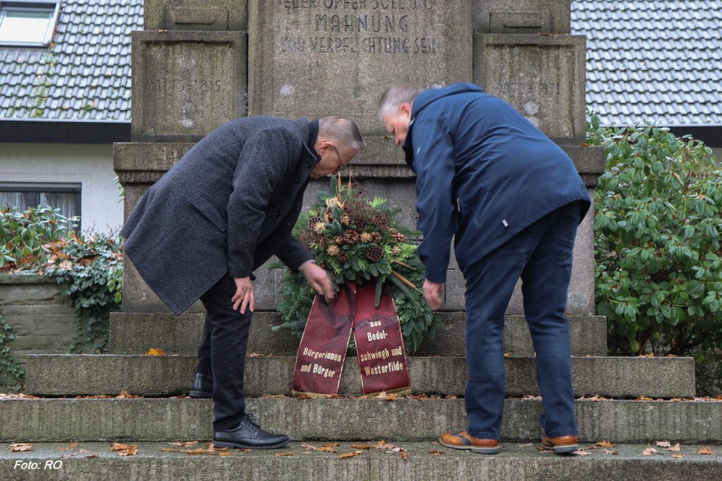 Gedenkfeier vom Heimatverein Bodelschwingh und Westerfilde e.V. am Volkstrauertag 2025 am Mahnmal in Dortmund-Bodelschwingh