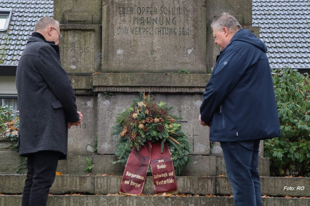 Gedenkfeier vom Heimatverein Bodelschwingh und Westerfilde e.V. am Volkstrauertag 2025 am Mahnmal in Dortmund-Bodelschwingh