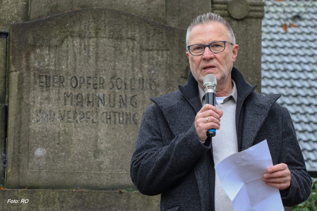 Gedenkfeier vom Heimatverein Bodelschwingh und Westerfilde e.V. am Volkstrauertag 2025 am Mahnmal in Dortmund-Bodelschwingh