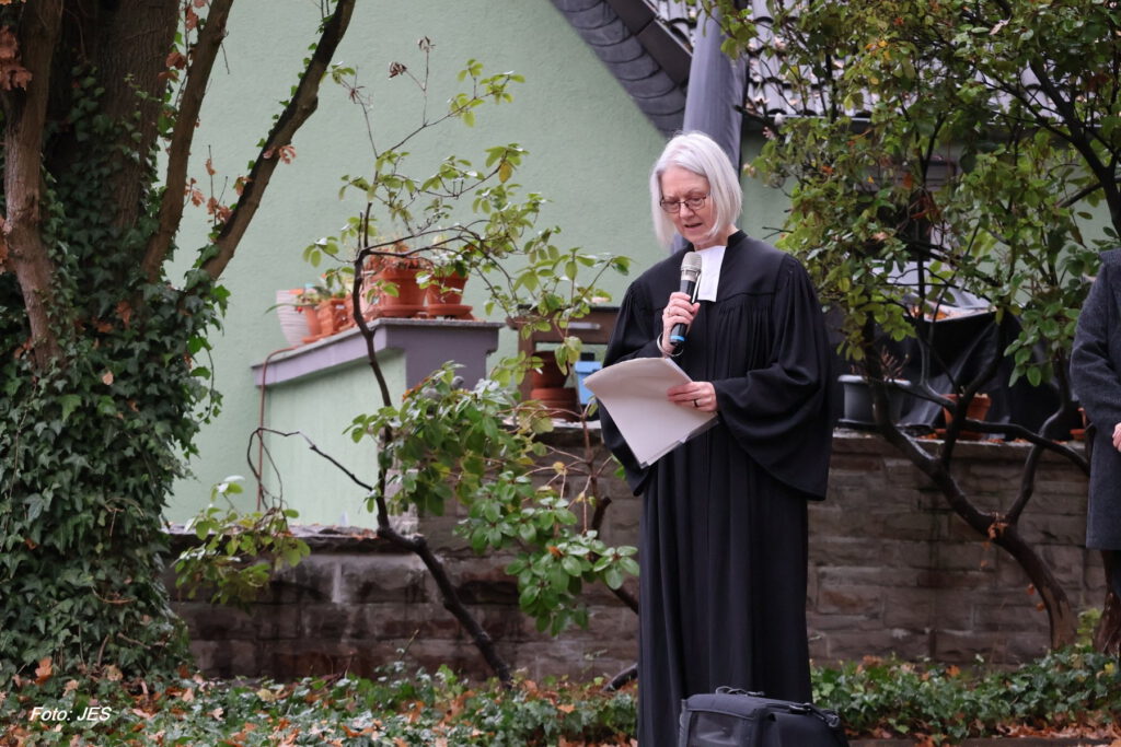 Gedenkfeier vom Heimatverein Bodelschwingh und Westerfilde e.V. am Volkstrauertag 2025 am Mahnmal in Dortmund-Bodelschwingh