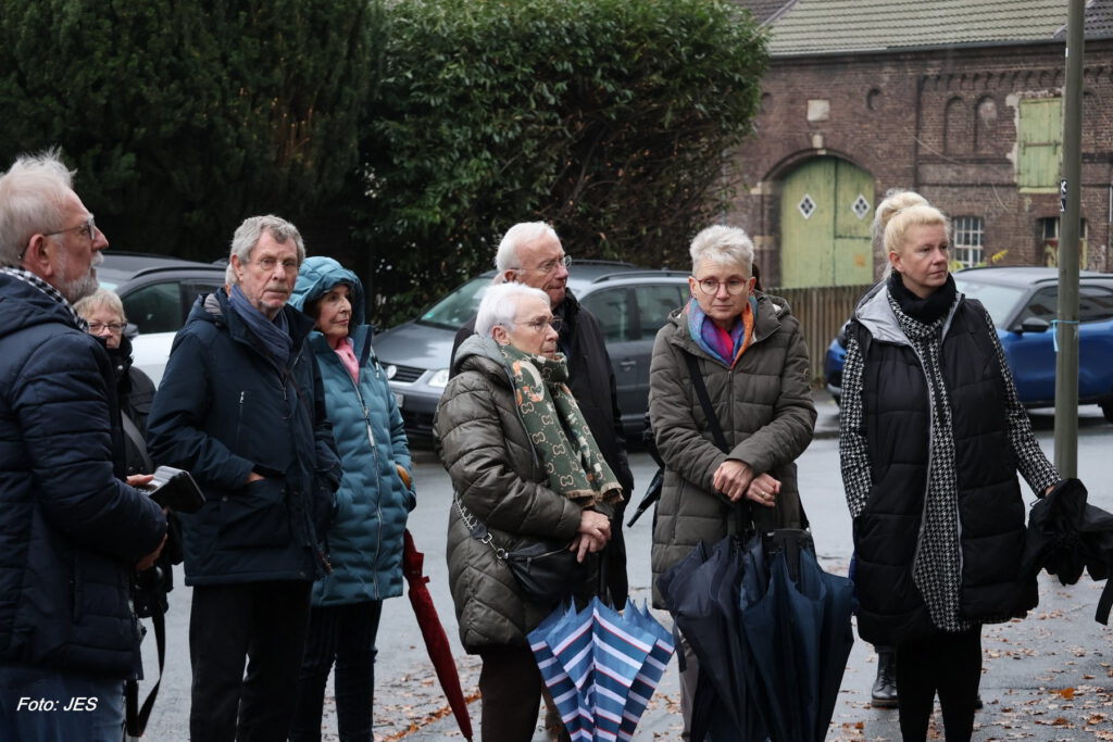 Gedenkfeier vom Heimatverein Bodelschwingh und Westerfilde e.V. am Volkstrauertag 2025 am Mahnmal in Dortmund-Bodelschwingh